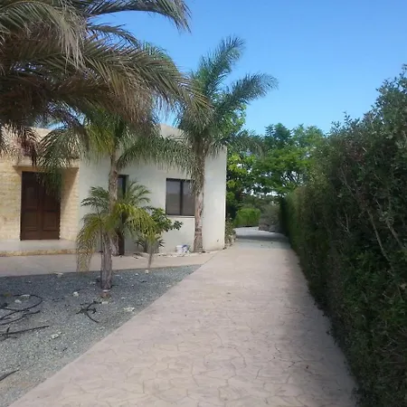 Wunderschoene-villa-mit-6-schlafzimmern-mit-pool Villa