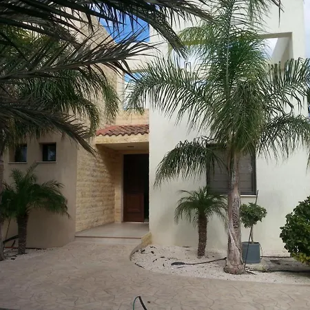 Villa Wunderschoene-villa-mit-6-schlafzimmern-mit-pool Kiti