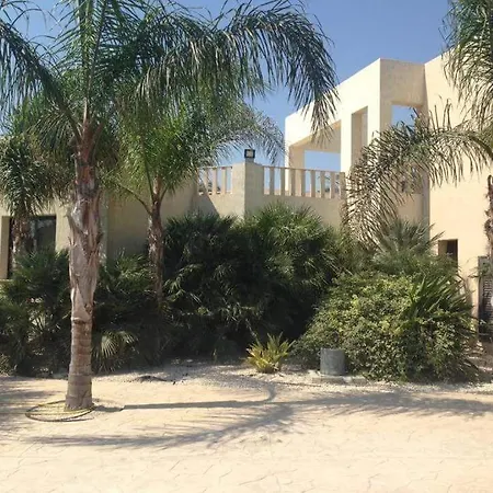 Wunderschoene-villa-mit-6-schlafzimmern-mit-pool Kiti