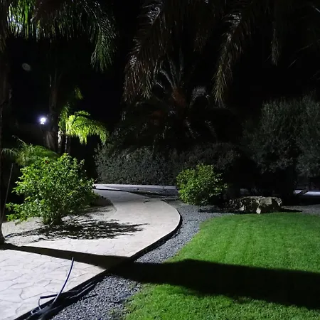 Wunderschoene-villa-mit-6-schlafzimmern-mit-pool *