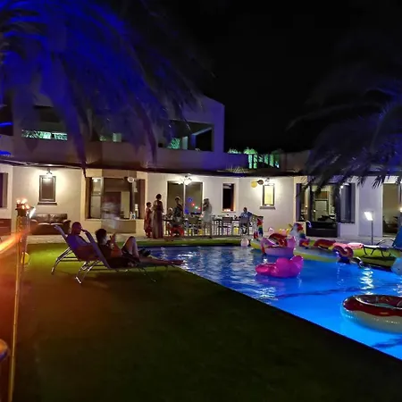 Villa Wunderschoene-villa-mit-6-schlafzimmern-mit-pool Kiti
